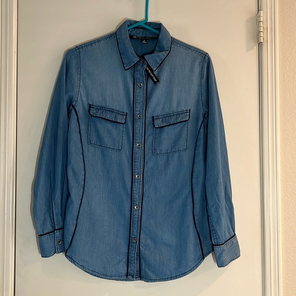 Lee Riders women’s shape illusions lightweight denim top NWOT.